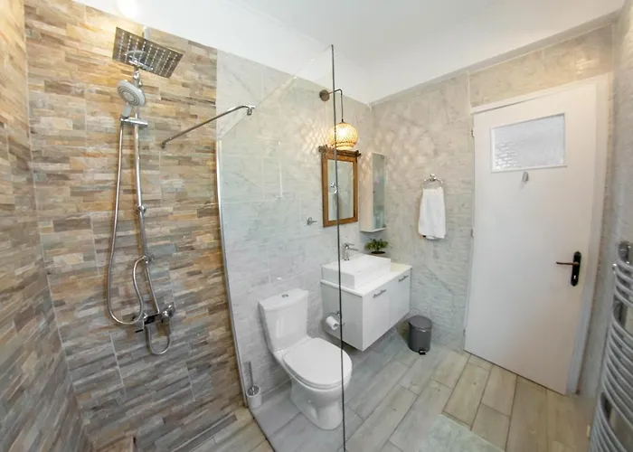 Fiona's House דירה